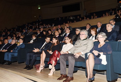 Мехрибан Алиева посетила в Центре Гейдара Алиева презентацию фильма «Цель - Баку. Как Гитлер проиграл войну за нефть» - ФОТО