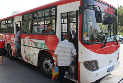 В Баку ликвидированы еще 2 автобусных маршрута