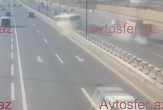 Обнародованы новые кадры тяжелого ДТП с участием автобуса в Баку - ВИДЕО