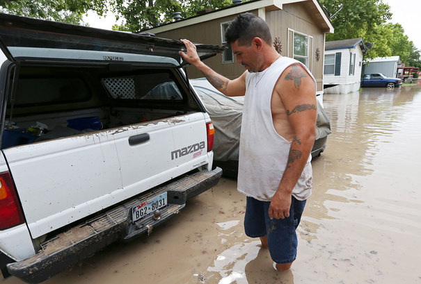 В результате наводнения в Техасе и Оклахоме погибли три человека, сотни домов уничтожены