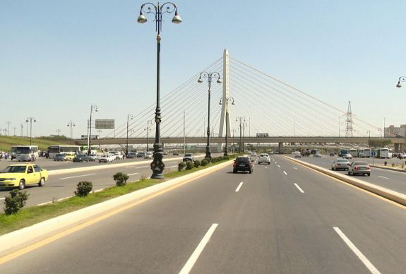 Сегодня большинство оживленных дорог Баку перекроют для движения