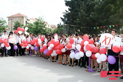 В Азербайджане проводится «Последний звонок» в школах с 6-дневной учебной неделей