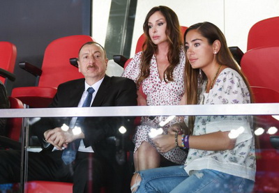 Ильхам Алиев и Мехрибан Алиева наблюдали за матчем женских волейбольных команд Азербайджана и Турции