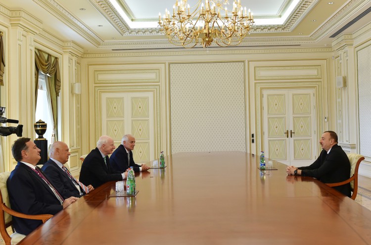 Ильхам Алиев принял делегацию Европейского олимпийского комитета