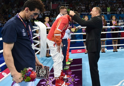 Президент Ильхам Алиев вручил медали спортсменам, одержавшим победы в соревнованиях по боксу на первых Европейских играх - ФОТО