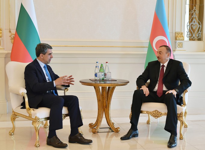 Ильхам Алиев встретился с Президентом Болгарии - ФОТО