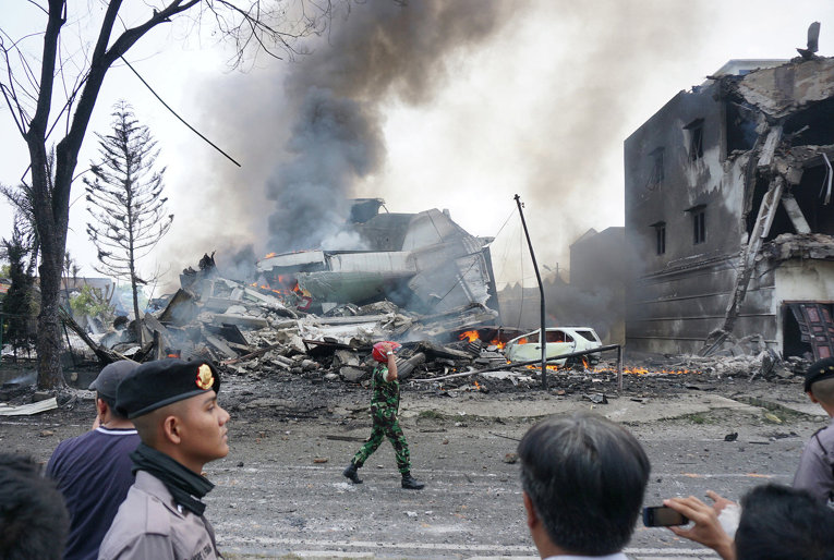Власти Индонезии сообщили о гибели 113 человек при падении самолета – ФОТО - ОБНОВЛЕНО