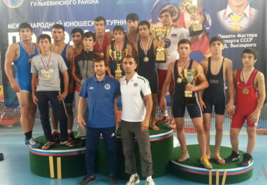 Азербайджанские борцы стали победителями турнира в России