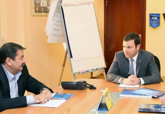 Эльхан Мамедов встретился с членами Тренерского комитета