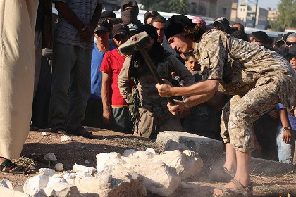 Боевики ИГИЛ разбили кувалдами шесть статуй в Пальмире