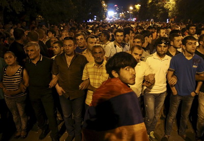 Демонстранты в Ереване выдвинули ультиматум властям