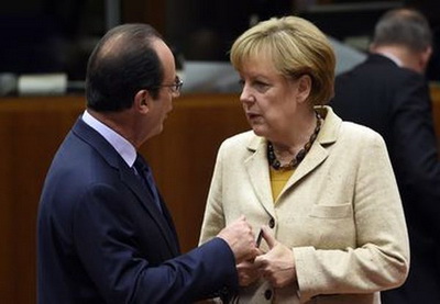 Меркель и Олланд договорились провести экстренный саммит еврозоны во вторник