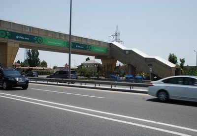 ОАО «Азерйолсервис» кардинально меняет вид пешеходных переходов на трассе Баку – Международный аэропорт Гейдар Алиев – ФОТО