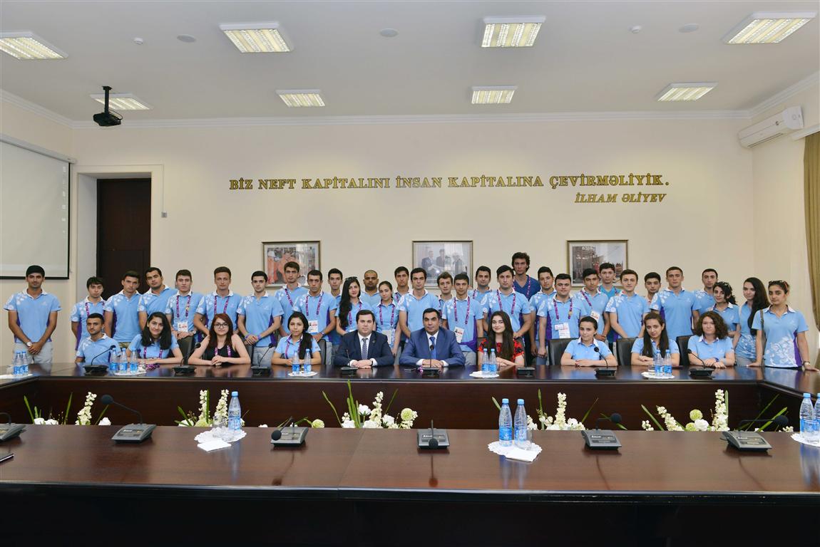 В Бакинской высшей школе нефти прошла встреча с волонтерами на Первых Европейских Играх – ФОТО