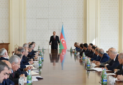 Под председательством Ильхама Алиева состоялось заседание Кабинета министров по итогам полугодия - ФОТО
