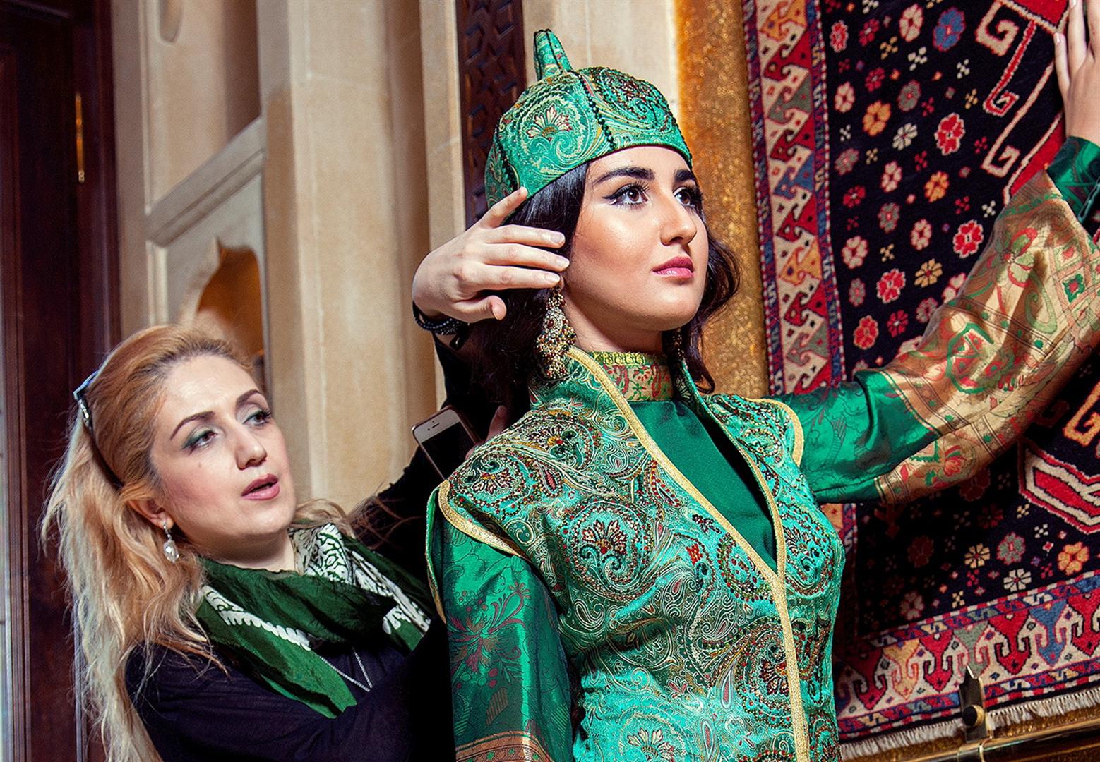 Азербайджанские национальные костюмы в представлении Марьям Мамедхановой – ФОТО