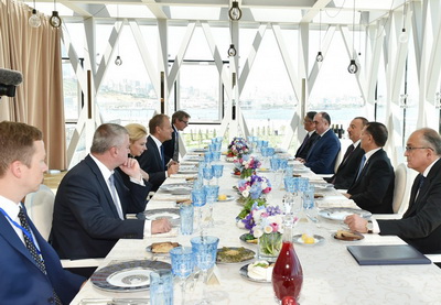 От имени Президента Ильхама Алиева дан официальный обед в честь президента Совета ЕС - ФОТО