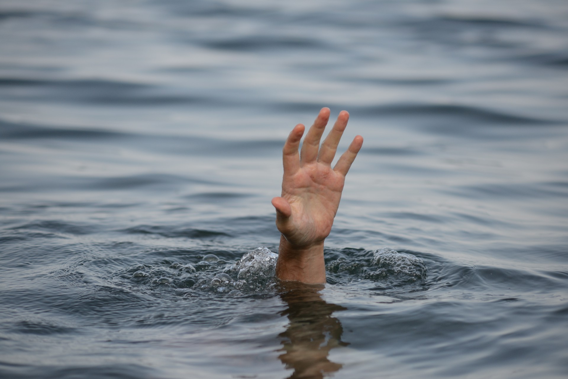 В Баку на пляже утонул мужчина
