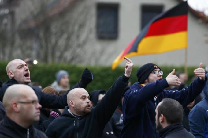 Spiegel: Немцы демонстрируют абсолютное безразличие к волне насилия против беженцев в собственной стране