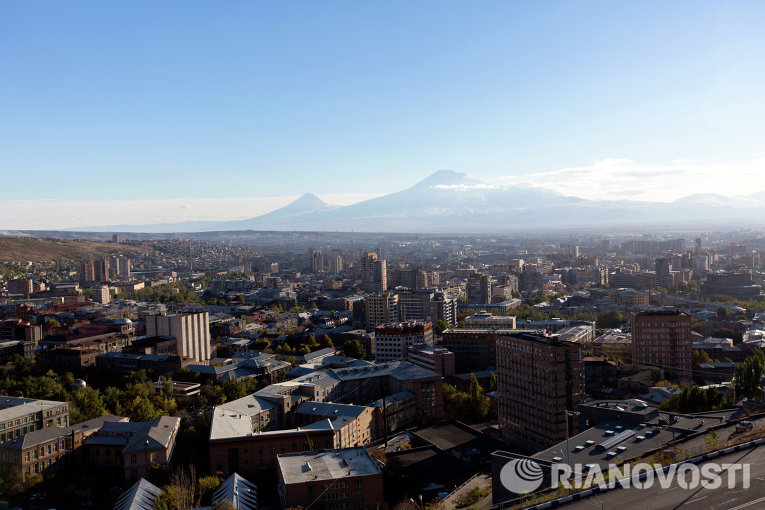 Почти 30 человек отравились в одном из ресторанов Еревана