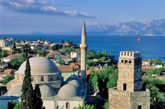 Кризис в России нанес более ощутимый урон туристическому сектору Турции, чем теракты на юго-востоке страны