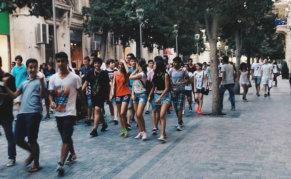 В Баку прошел фестиваль-шествие, посвященный шортам – ФОТО