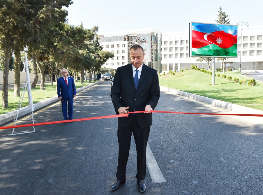 Ильхам Алиев ознакомился с улицами столицы после работ по благоустройству и реконструкции - ФОТО