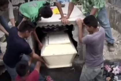В Гондурасе беременная девушка очнулась в гробу через сутки после похорон - ВИДЕО