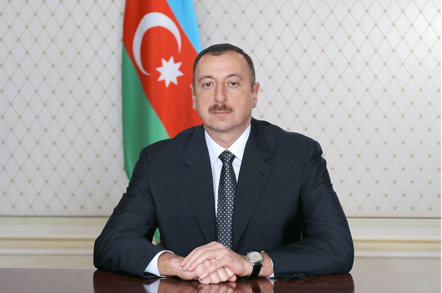 Ильхам Алиев поздравил Алмазбека Атамбаева с Днем независимости Кыргызстана
