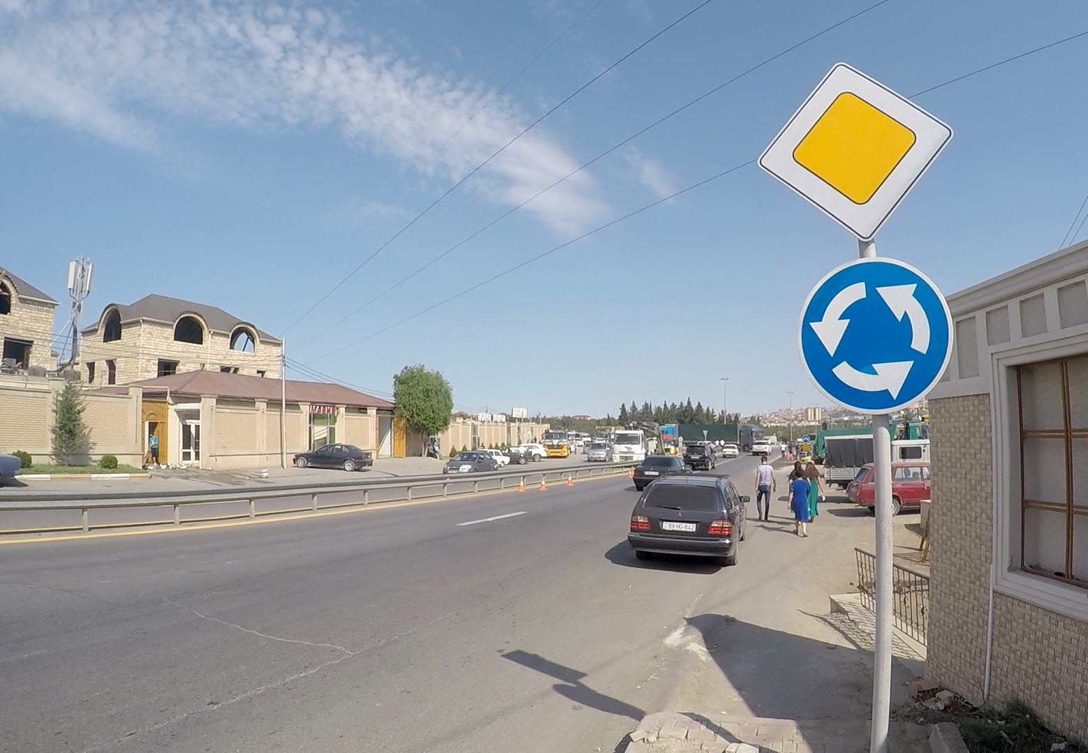 Изменен приоритет движения на одном из автомобильных кругов Баку - ФОТО - ВИДЕО
