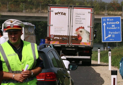 В Австрии обнаружен еще один грузовик с запертыми мигрантами