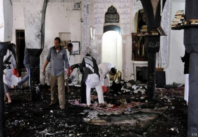 В Йемене при взрывах в мечети погибли не менее 20 человек