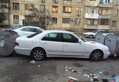 Как в Баку «мусорщики» проучили горе–водителя – ФОТО