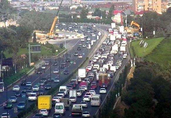 В течение двух месяцев на шоссе Баку-Сумгайыт периодически будут возникать пробки – ФОТО