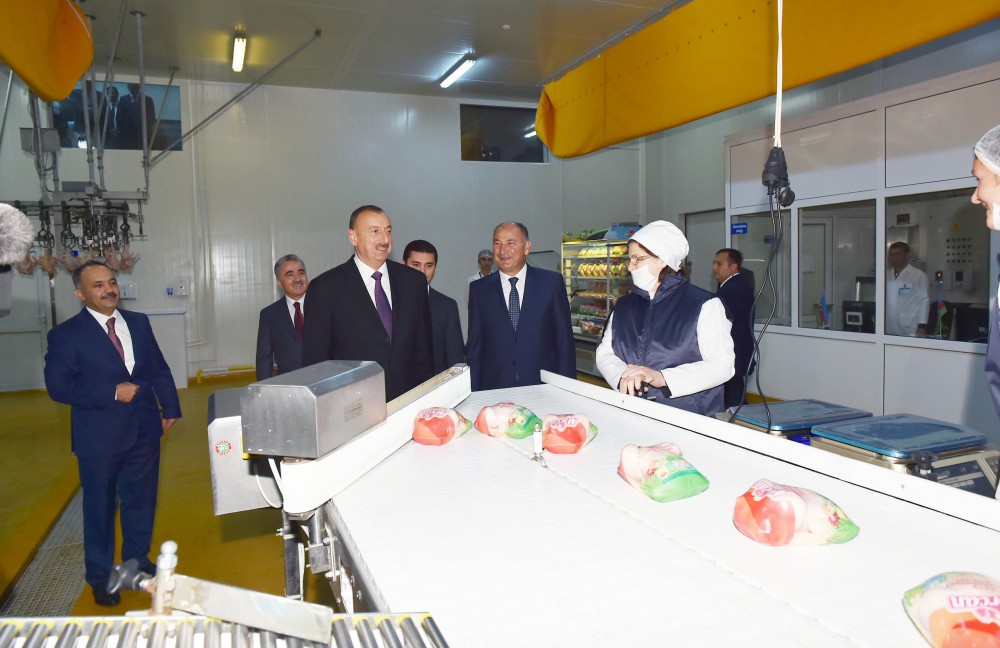 Ильхам Алиев ознакомился с птицеводческим промышленным комплексом ООО «Ucar Aqro» - ФОТО