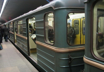 В движении составов бакинского метро произошли задержки из-за неполадок поезда на станции «Ичеришехер».