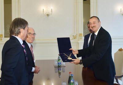 Ильхаму Алиеву вручена специальная медаль Международного движения Fair Play - ФОТО