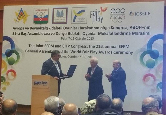 Президент Азербайджана Ильхам Алиев награжден почетной медалью со стороны Международного комитета справедливой игры