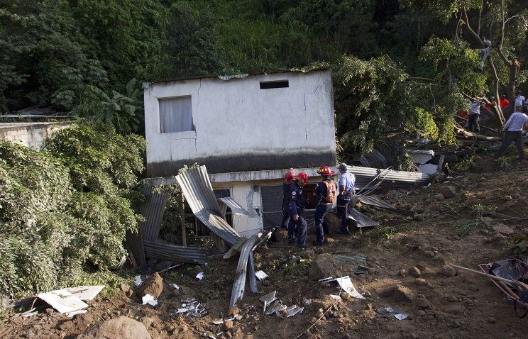 В Гватемале на месте схода оползня найдены тела 263 человек