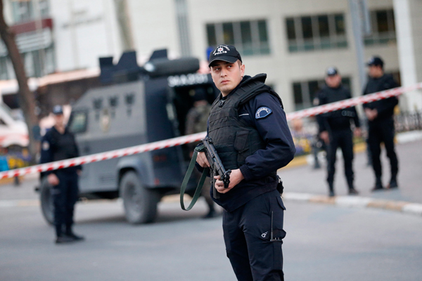 В Турции задержаны 25 подозреваемых после обстрела в районе Антальи