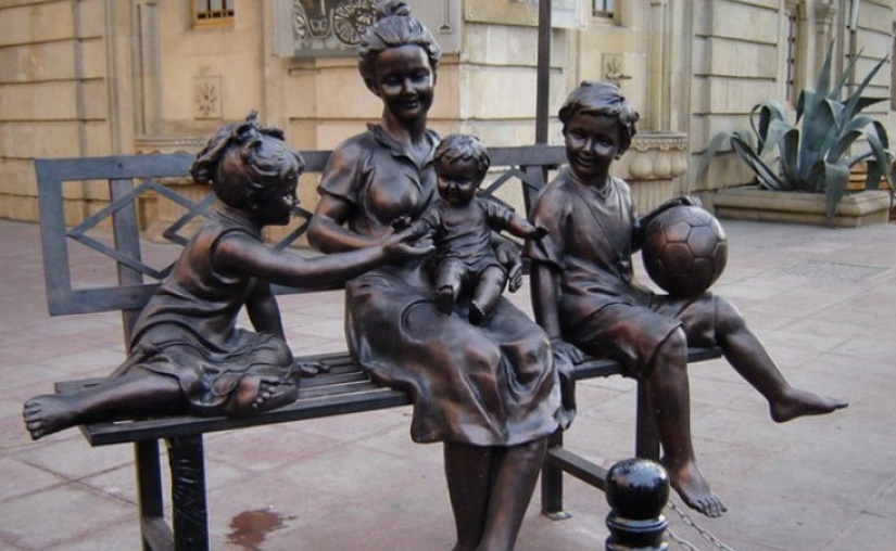 AdMe.ru: 15 памятников семье в Баку, Торонто, Санкт-Петербурге и других городах мира – ФОТО