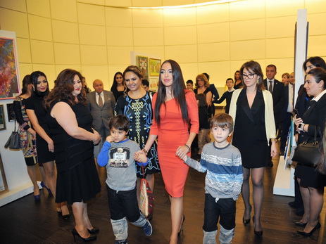 Лейла Алиева приняла участие в открытии выставки работ детей в Центре Гейдара Алиева - ФОТО