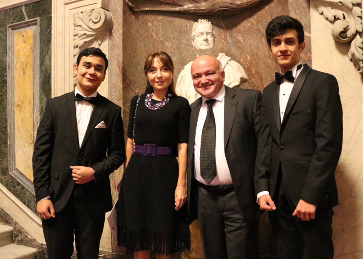 Семь членов Палаты Лордов Великобритании встретились с профессором Наргиз Пашаевой - ФОТО