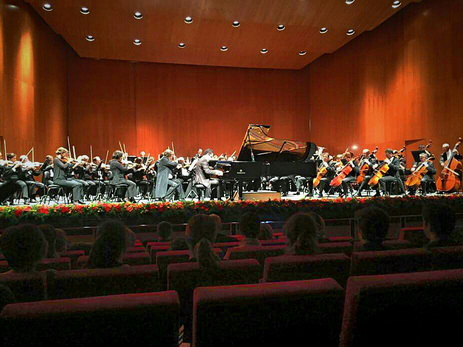 Азербайджанский пианист стал вторым на международном конкурсе в Испании – ФОТО