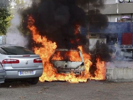Около 800 автомобилей были сожжены во Франции в новогоднюю ночь
