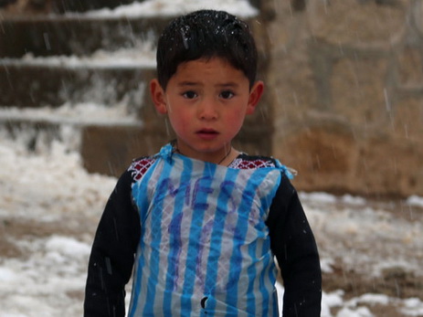 Месси встретится с пятилетним фанатом из Афганистана, смастерившим майку звезды из пакета - ФОТО - ВИДЕО