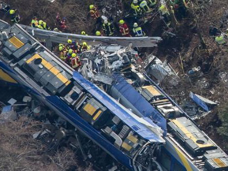 Железнодорожная катастрофа в Германии: число жертв растет - ФОТОРЕПОРТАЖ
