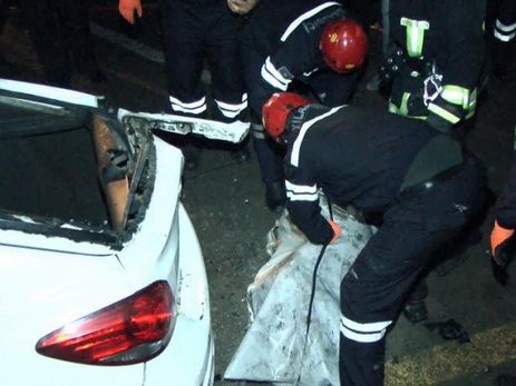 Тяжелое ДТП в Баку: водитель заживо сгорел в своем автомобиле – ФОТО
