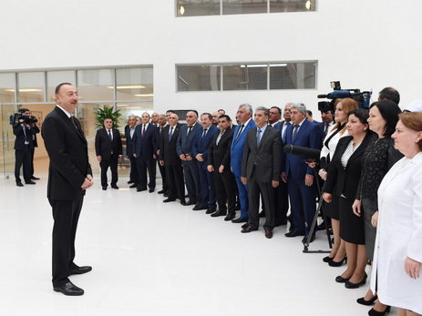 Ильхам Алиев: «2016 год - это год глубоких экономических реформ. Углубляются реформы, улучшается бизнес-среда» - ФОТО