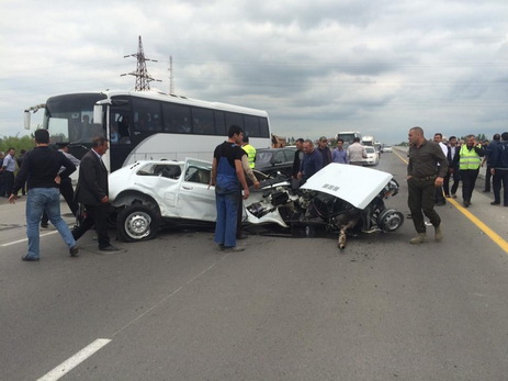 В Азербайджане автомобиль в ДТП разорвало на части  - ФОТО